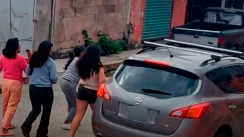 Denuncian intento de secuestro y agresión contra normalistas y una abogada en Puebla 