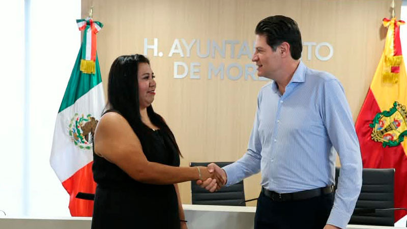 Isela Molina Aburto rinde protesta como jefa de tenencia de Santiago Undameo 
