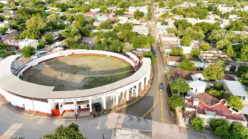 Mas de 1 km de extensión mide la calle Juan Mendoza,  obra recién entregada por Pablo Varona en Huetamo 