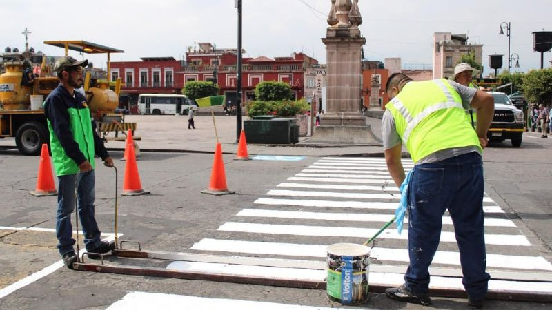 Gobierno de Morelia realiza balizamiento y mantenimiento de señalética para movilidad segura y accesible 