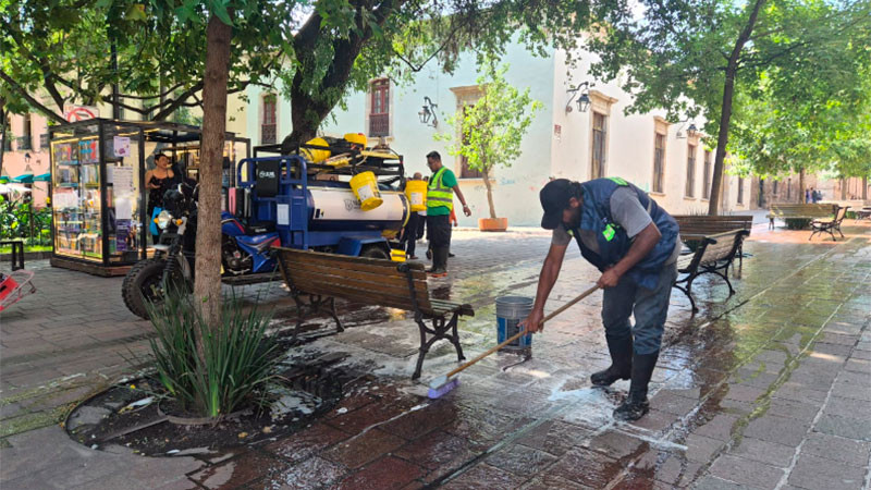 Gobierno de Morelia da mantenimiento a Andador El Nigromante 