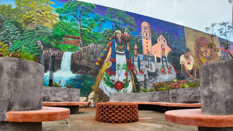 El mural más grande de Michoacán se encuentra en la Plaza de la Ranita en Uruapan 