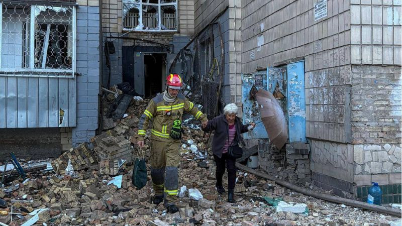 Ataque ruso contra Kiev deja 16 fallecidos y daños en un hospital infantil 