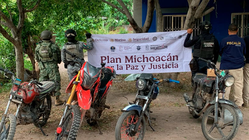 En Apatzingán, Michoacán aseguran cámaras parásitas, equipo táctico, piezas de arma de fuego y motocicletas en operativos interinstitucionales 