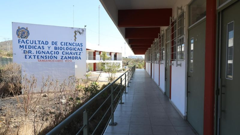 Aspirantes a Medicina en Zamora buscan presionar a la UMSNH por espacios, sin pasar examen 