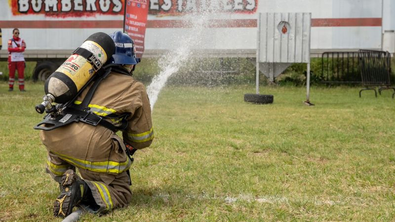 Reconoce Segob preparación y destreza de bomberos de Michoacán  