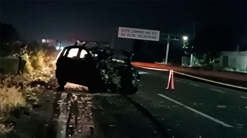 Conductor pierde la vida al impactarse contra un tractocamión sobre la carretera Salvatierra-Celaya 