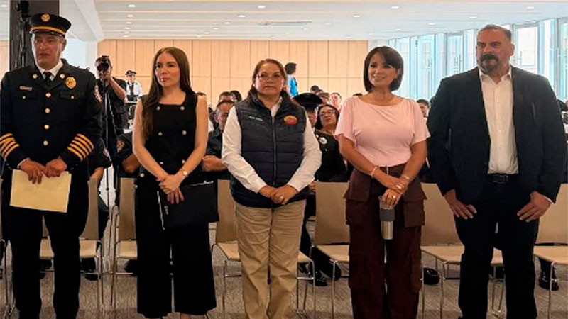 Reconoce Lucila Martínez valor y entrega de bomberos 
