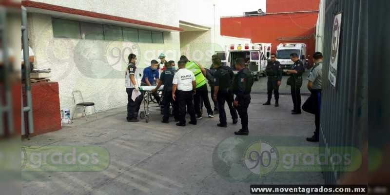 Nueve policías heridos tras volcar patrulla en la carretera Lázaro Cárdenas-Aquila - Foto 0 