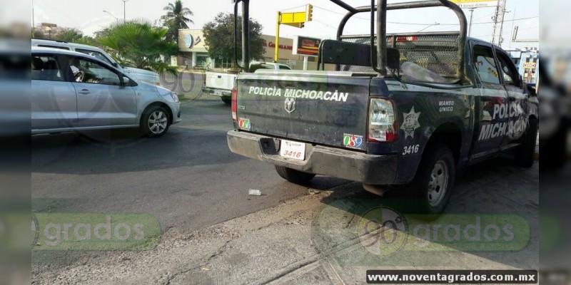 Nueve policías heridos tras volcar patrulla en la carretera Lázaro Cárdenas-Aquila - Foto 1 