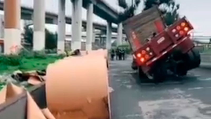 Volcadura de tráiler provoca caos en la México-Puebla 