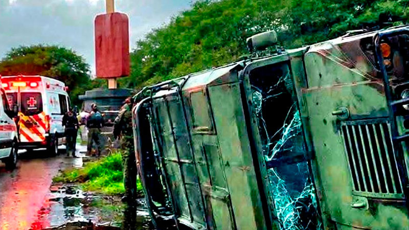 Vuelcan militares en Tocumbo, Michoacán; hay varios heridos 