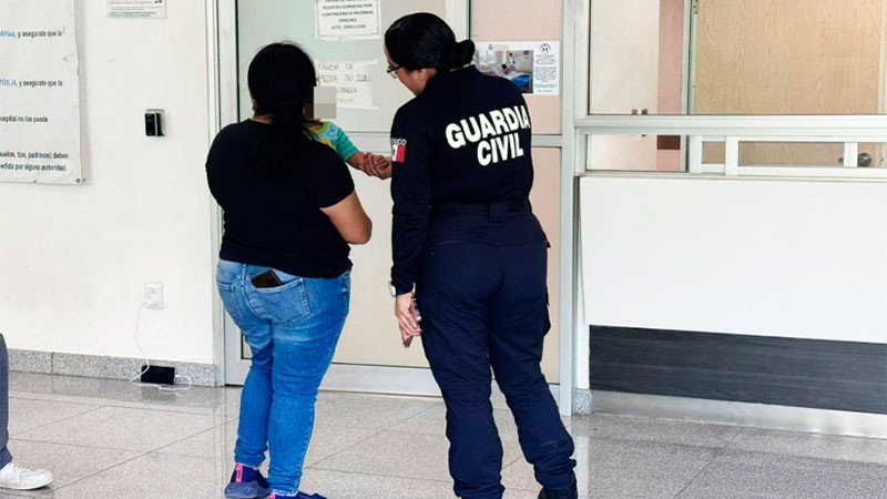 Elementos de la Guardia Civil brindan apoyo inmediato a infante que ingirió cloro en Morelia 