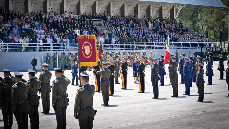 Escolta y Banda de Guerra de la UMSNH participa en acto encabezado por la presidenta Sheinbaum 
