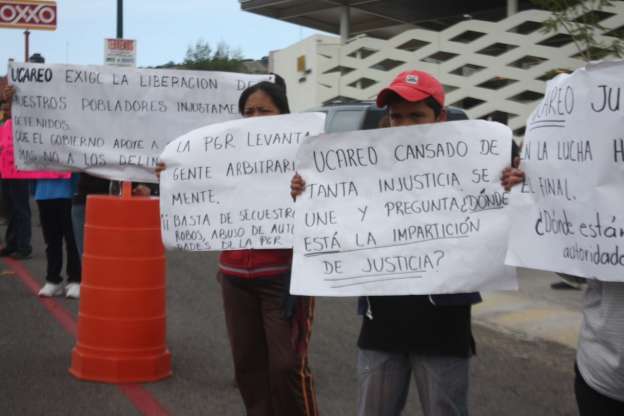 Dan prisión preventiva a tres por homicidios en Ucareo; se manifiestan en la Expo Feria Michoacán por su liberación - Foto 1 