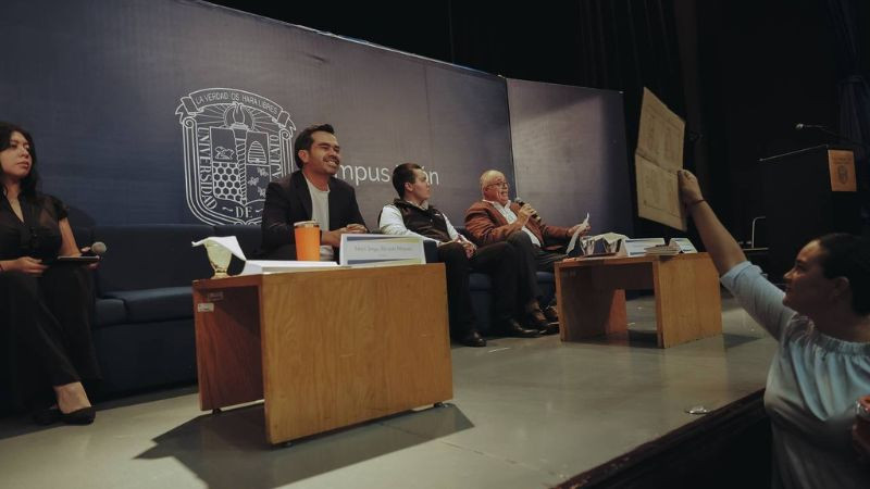 Máynez responde a críticas durante presentación de su libro en Guanajuato 