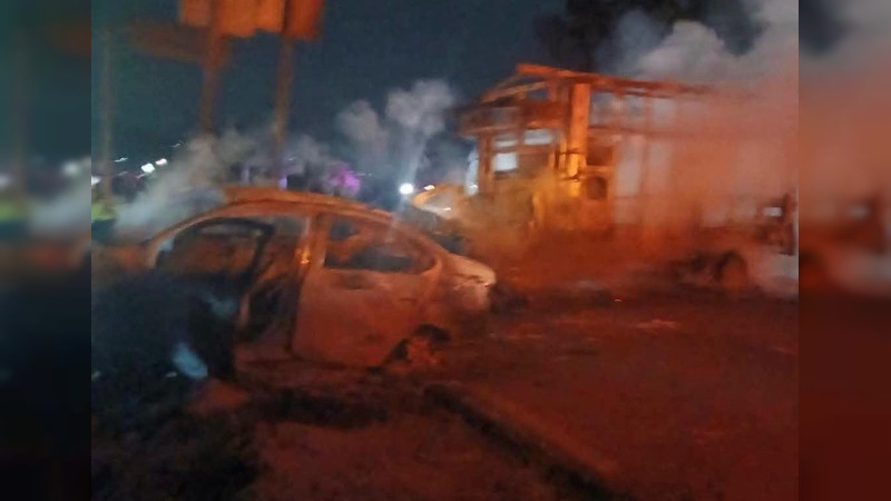 Madrugada de balazos, bloqueos y quemas sacude a Zinapécuaro, Michoacán  