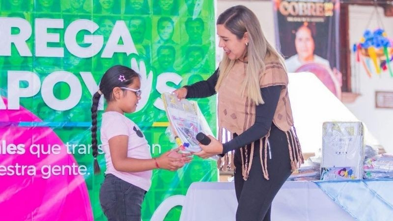 Dayana Pérez encabeza entrega masiva de útiles y mochilas para el regreso a clases en Salvador Escalante 