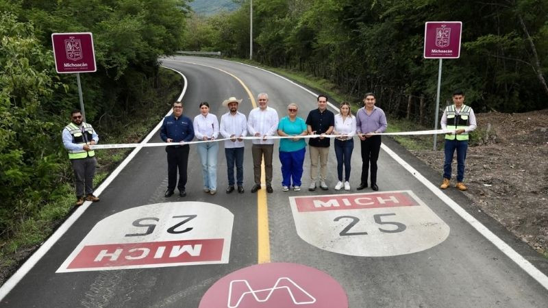 Inaugura Bedolla rehabilitación de la carretera Tiripetío-Carácuaro-Eréndira 