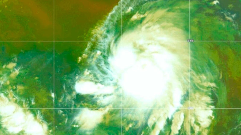Huracán "Karina" evoluciona a categoría 3 sobre el Pacífico 