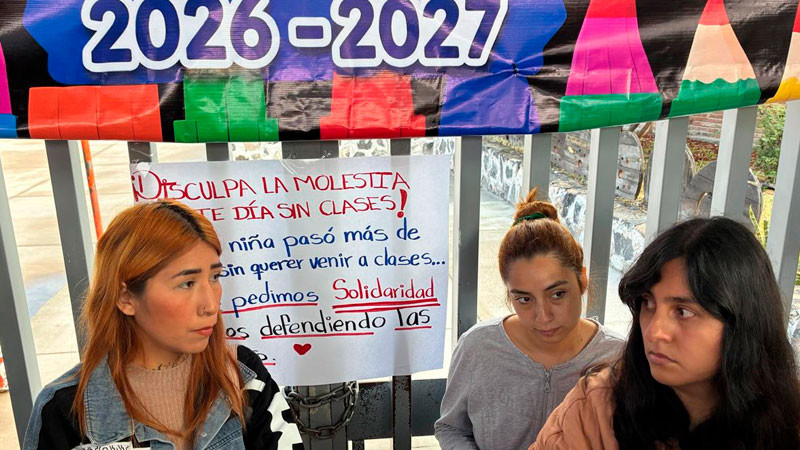 Padres cierran primaria Rogelio Garfias Ruiz, en Querétaro capital 