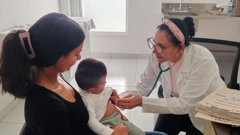 Entregan reconocimientos a médicos cubanos al concluir exitosas Jornadas Médicas Binacionales en Tancítaro 