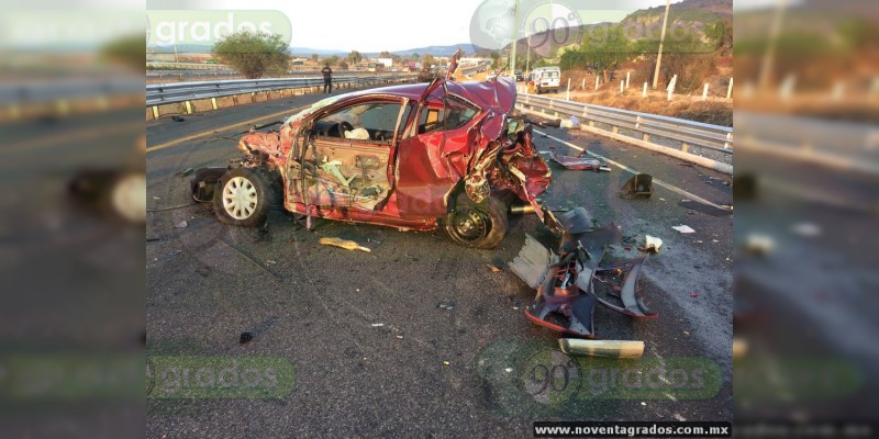 Múltiple choque en la autopista Pátzcuaro-Cuitzeo, deja cuatro adultos y un menor edad muertos - Foto 2 