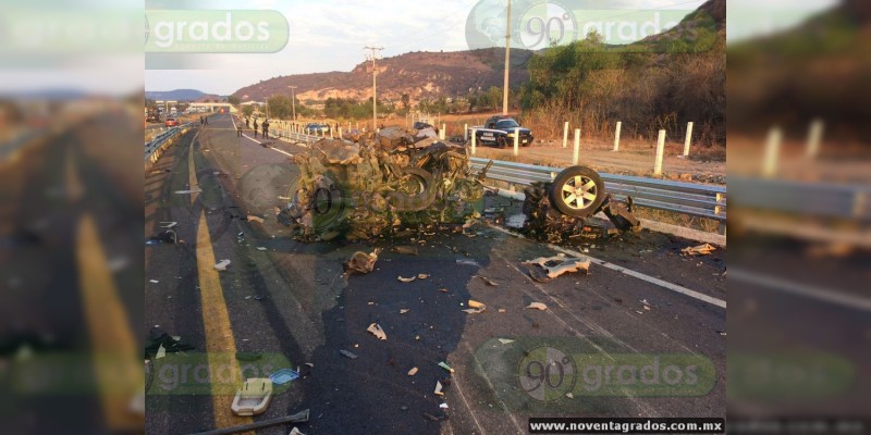 Múltiple choque en la autopista Pátzcuaro-Cuitzeo, deja cuatro adultos y un menor edad muertos - Foto 3 