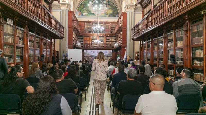 Sistema bibliotecario de la UMSNH con insignia de calidad en gestión de Yarabí Ávila 