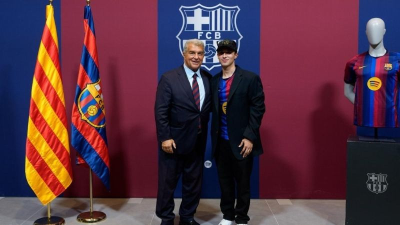 Barcelona invita a aficionado mexicano que se perdió un partido por retraso de vuelo 