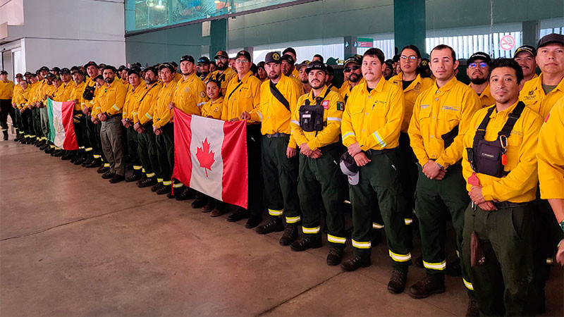 Regresan más de 400 brigadistas mexicanos tras apoyar en combate de incendios forestales en Canadá 