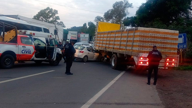 Choque vehicular en Zitácuaro, Michoacán deja un muerto 
