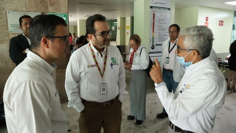 Recibe IMSS Michoacán donación de sillas cama y sillas de ruedas en el HGZ No. 4 en Zamora 