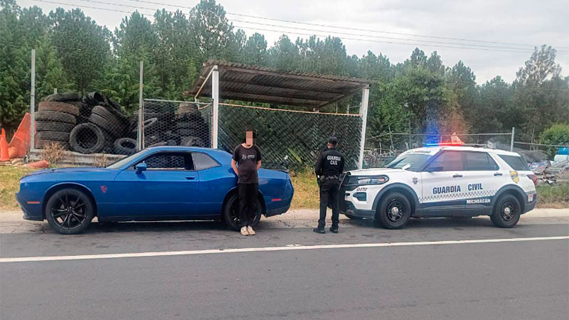 Detienen en Pátzcuaro, Michoacán a una persona en posesión de un auto robado en EU 
