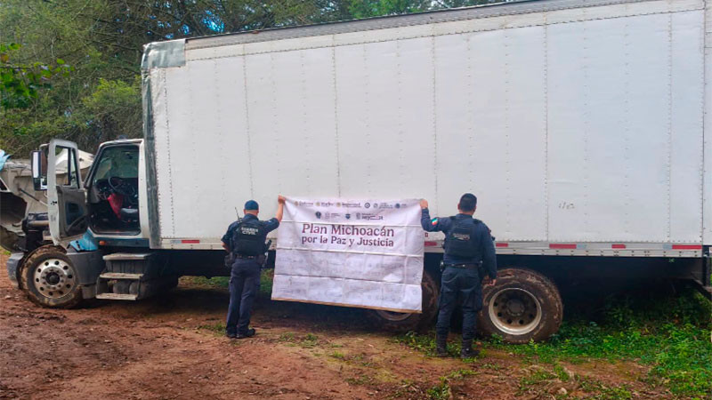 En Pátzcuaro, Michoacán recupera la Guardia Civil un camión cargado con aguacate que había sido robado 