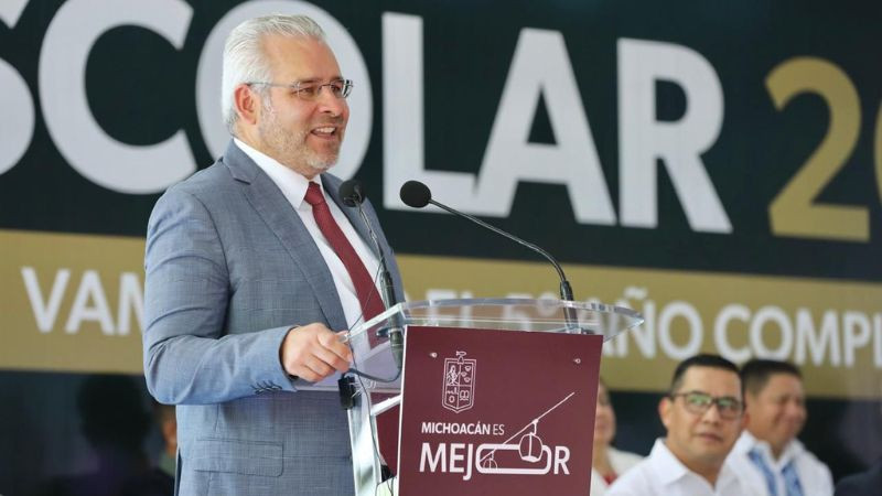 Michoacán garantiza becas universales desde educación básica hasta licenciatura: Bedolla 