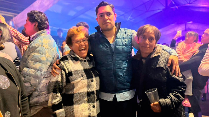 Juan de Dios Ixtláhuac agradece participación ciudadana que hizo posible iluminación de la iglesia de San Juan 