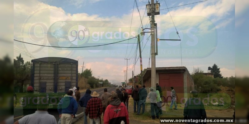Tras bloqueo se enfrentan a golpes pobladores, en Paracho, Michoacán - Foto 0 