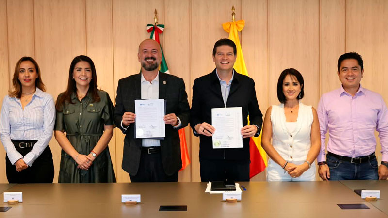 Firma Alfonso Martínez vinculación de Morelia a Red de Deporte y Desarrollo en América Latina 