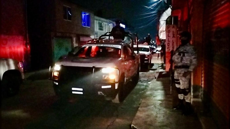 Persecuciones y balaceras agitan la noche en Pátzcuaro, Michoacán; un policía herido, mientras los agresores escaparon 