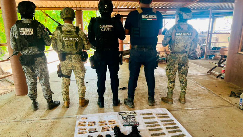 Ultiman a tiros a un individuo en LC, Michoacán; además se aseguran armas y equipo táctico 