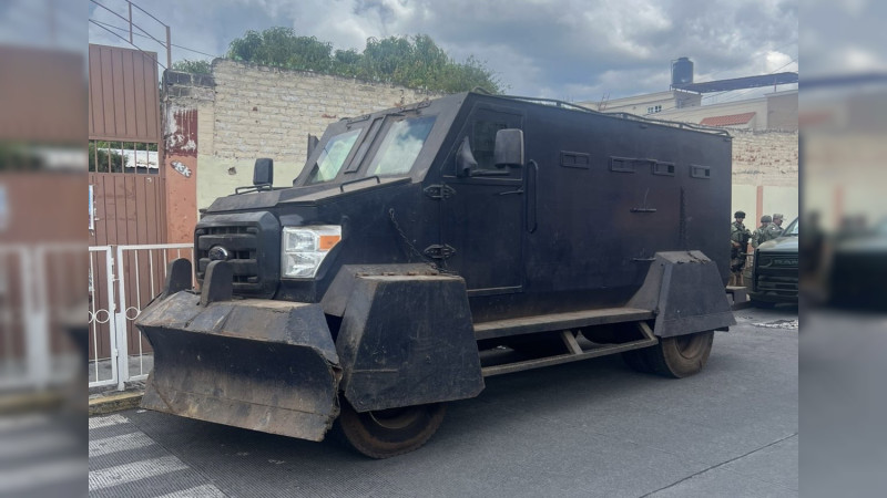 Aseguran camión “monstruo” en Tingüindín; Ejército localiza blindado en zona de operación de grupo criminal de Los Reyes, Michoacán  