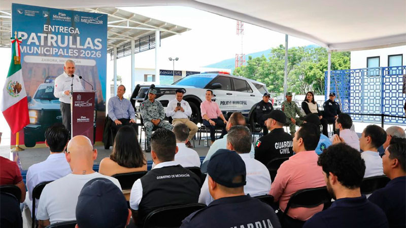 Para reforzar la seguridad, entrega Bedolla nuevas patrullas a la Policía de Zamora 
