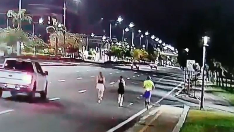Fallece corredora en Ecuador tras ser impactada por una camioneta; conductor huyó 