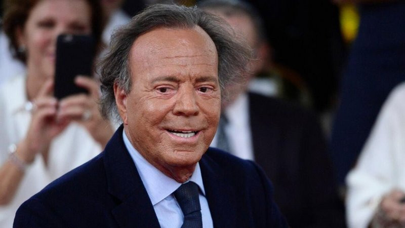 Exempleadas de Julio Iglesias presentan nueva denuncia por presunta agresión sexual 