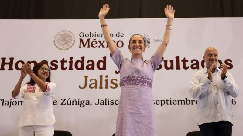 Claudia Sheinbaum destaca programas sociales y anuncia inicio del Tren México-Guadalajara en 2027 