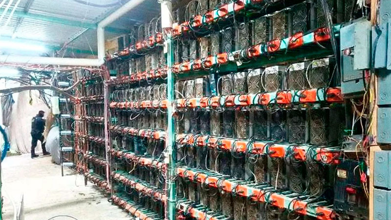 Desmantelan fábrica clandestina de criptomonedas en Puebla 