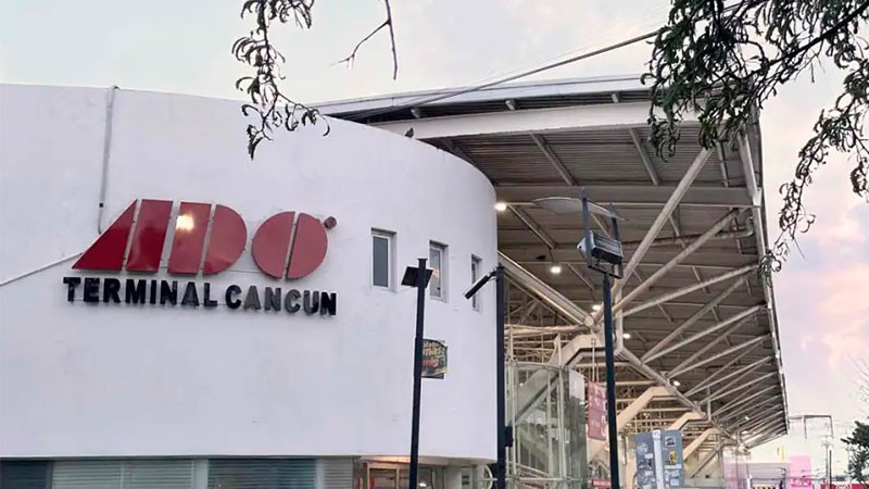Deportados de Estados Unidos quedan varados en Cancún; enfrentan falta de dinero y documentos 