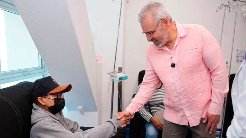 Apoya Bedolla a 836 familias cuidadoras de niñas y niños con cáncer 