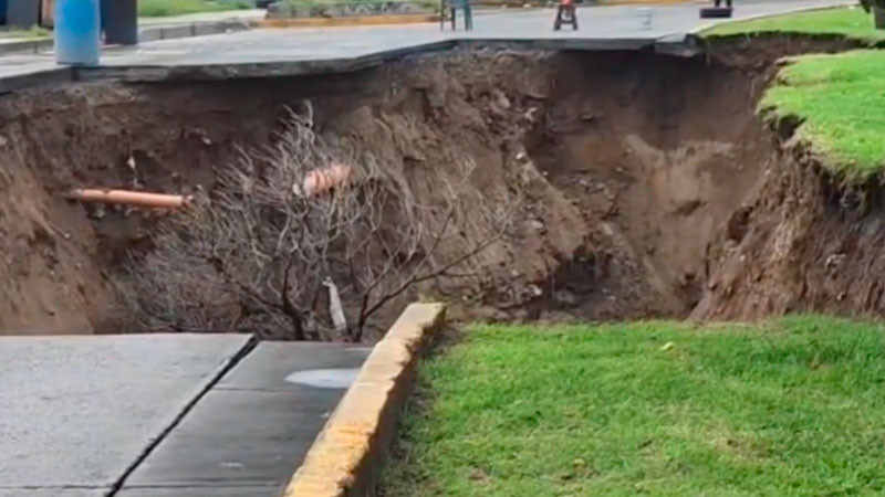 Lluvias abren socavón de 30 metros de largo en Tonalá, Jalisco 